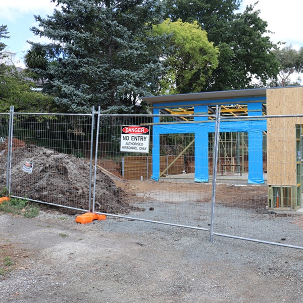 do you deliver and install temporary fencing and what's the price for this in Scarborough Maine